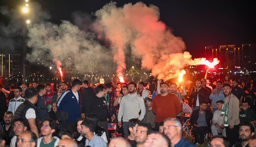 Yeşilyurtspor’un Finale Yükselmesi Malatya’yı Sokağa Döktü