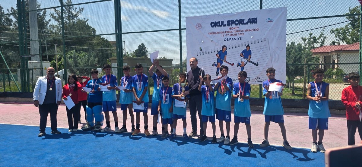 Milli Egemenlik Ortaokulu Hokey Takımı Türkiye Şampiyonu Oldu