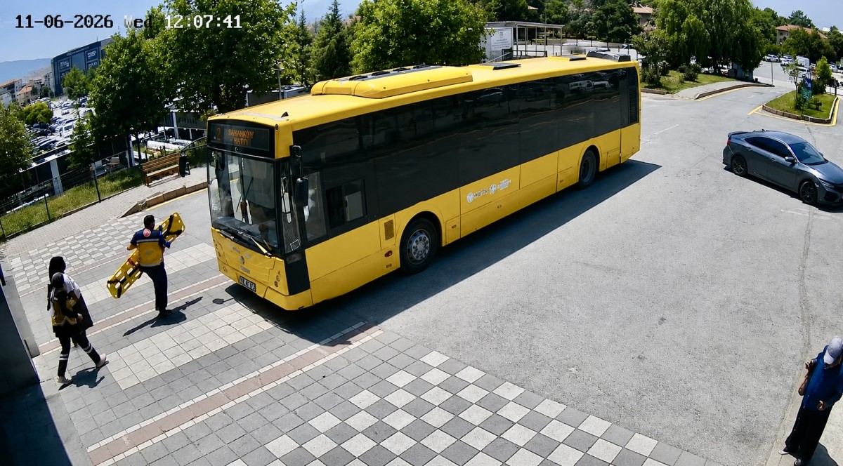Otobüs Ambulansa Dönüştü: Kalbi Duran Yolcu Hayata Tutundu
