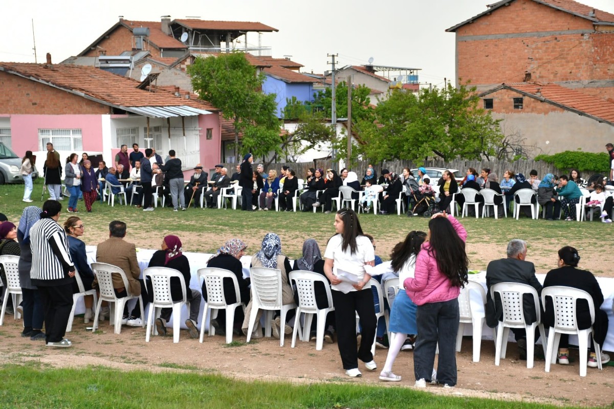 Anneler Günü Cemal Gürsel Mahallesi’nde Şölen Havasında Kutlandı