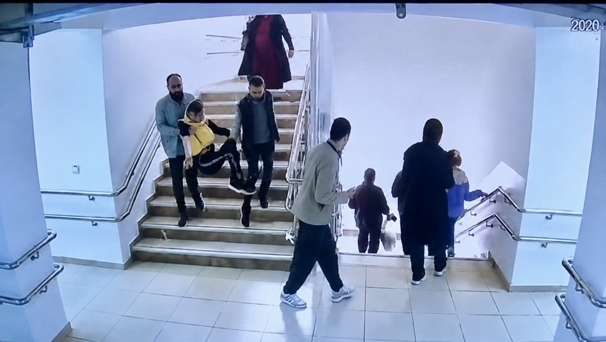 Depremde Kahraman Öğretmenler: Öğrencilerini Kucaklayıp Güvene Taşıdılar
